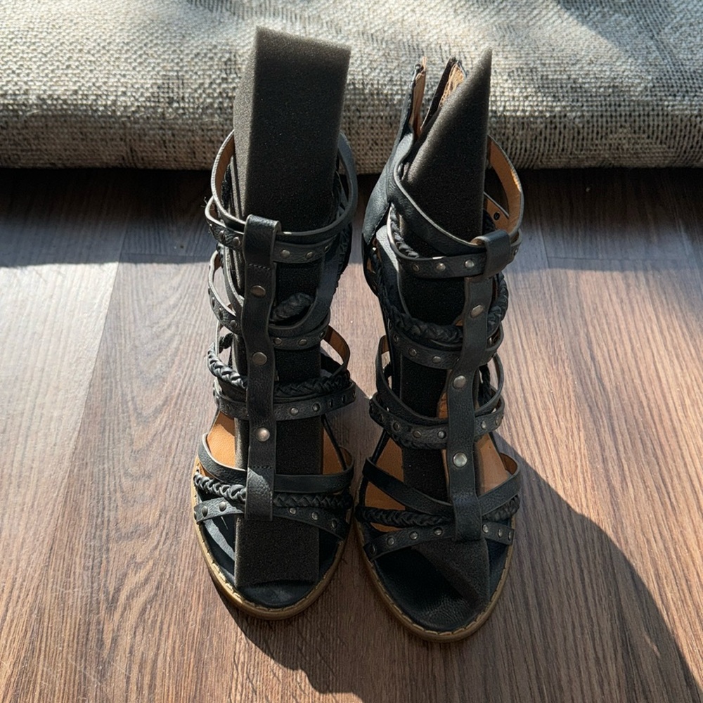 Crown Vintage wedge gladiator sandals